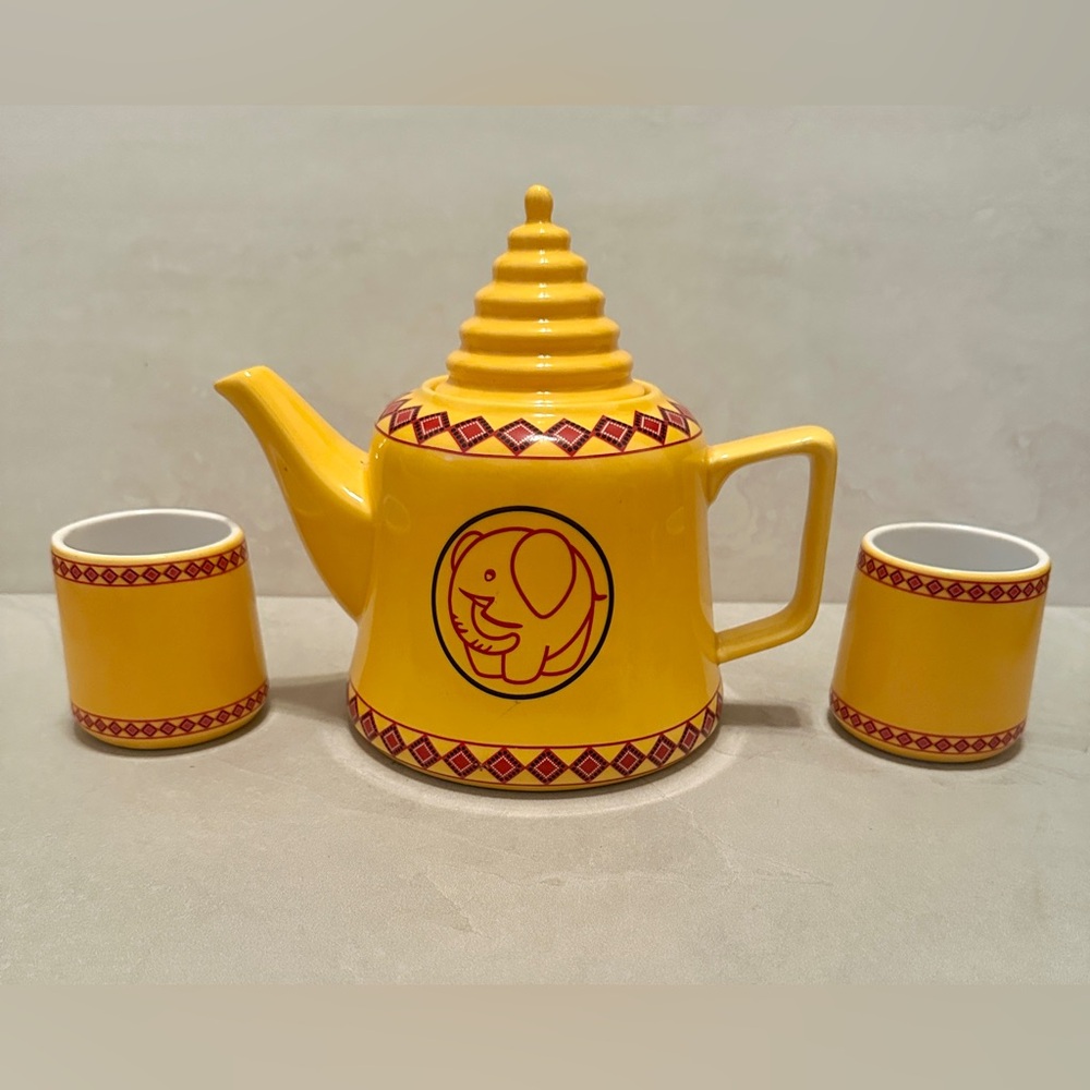 Ceramic Elephant Yellow & Red Tea Pot Set 4 Pcs Beehive Lid - Picture 2 of 8